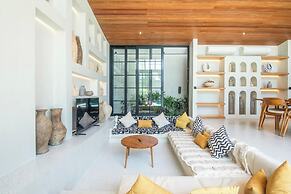 Stylish 5BR Boho Hideaway, 5 Min From Bingin Beach
