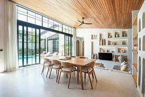 Stylish 5BR Boho Hideaway, 5 Min From Bingin Beach