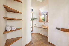 Chic 1-br Villa With Pool, 800m From Echo Beach