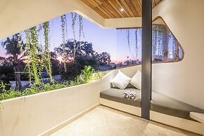 Contemporary 1-br Loft With Art Deco Shared Pool