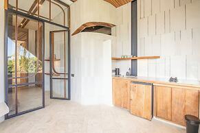 Contemporary 1-br Loft With Art Deco Shared Pool