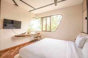 Contemporary 1-br Loft With Art Deco Shared Pool