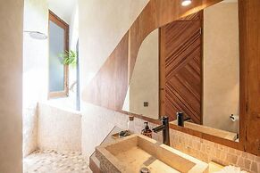 Contemporary 1-br Loft With Art Deco Shared Pool