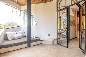 Contemporary 1-br Loft With Art Deco Shared Pool