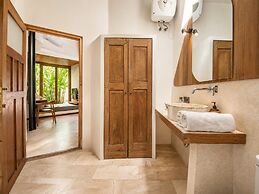 Exquisite 1-br Villa With Pool, 4 Mins to Echo Bea