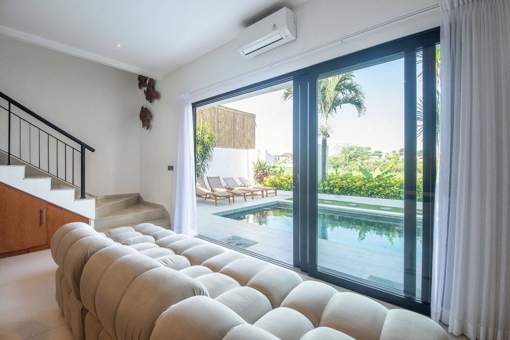 4 Bd Seminyak Scenic Rice Views 4 Mins to Beach