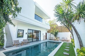 4 Bd Seminyak Scenic Rice Views 4 Mins to Beach