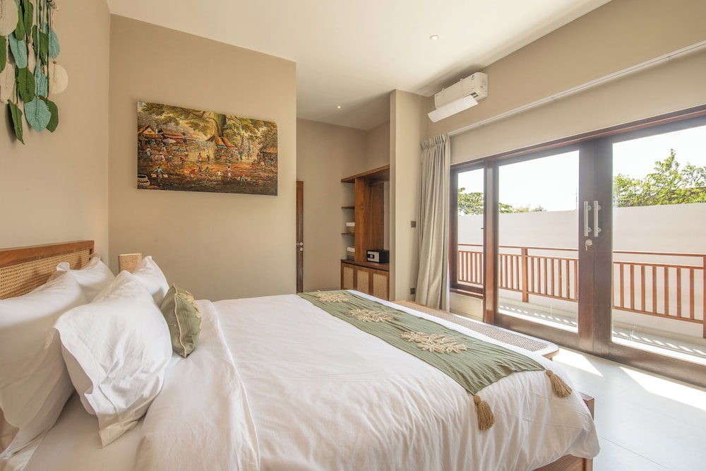 4 Bd Seminyak Scenic Rice Views 4 Mins to Beach