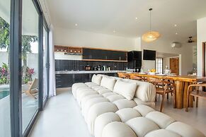 4 Bd Seminyak Scenic Rice Views 4 Mins to Beach