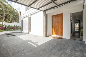 4 Bd Seminyak Scenic Rice Views 4 Mins to Beach