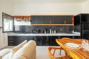 4 Bd Seminyak Scenic Rice Views 4 Mins to Beach