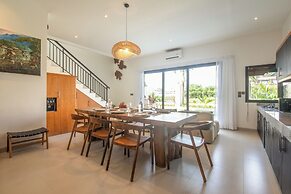 4 Bd Seminyak Scenic Rice Views 4 Mins to Beach