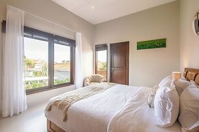 4 Bd Seminyak Scenic Rice Views 4 Mins to Beach