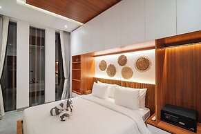 Elegant 5BR Canggu Villa, AC, Water Filter