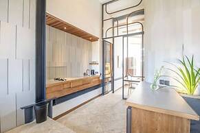 Opulent 1-br Loft With Art Deco Shared Pool