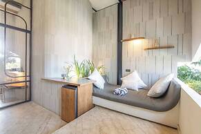 Opulent 1-br Loft With Art Deco Shared Pool