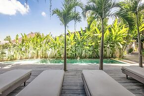 Elegant 1BR Loft With Art Deco Flair, Shared Pool
