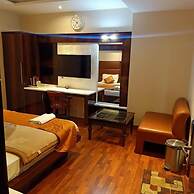 Hotel Geet Deluxe
