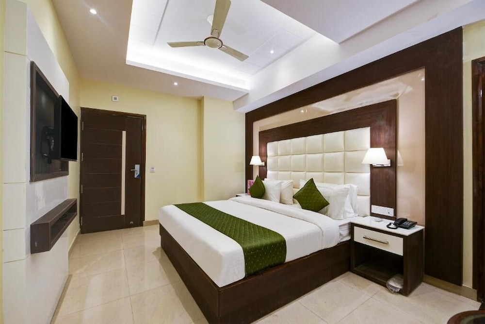 Hotel Geet Deluxe