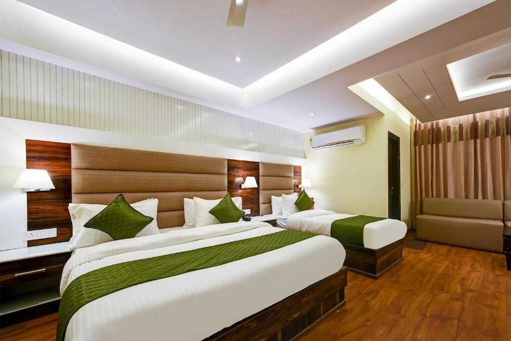 Hotel Geet Deluxe
