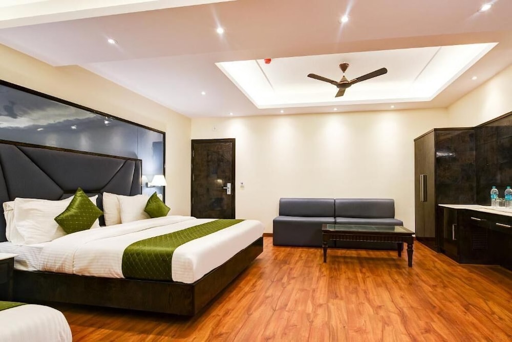Hotel Geet Deluxe