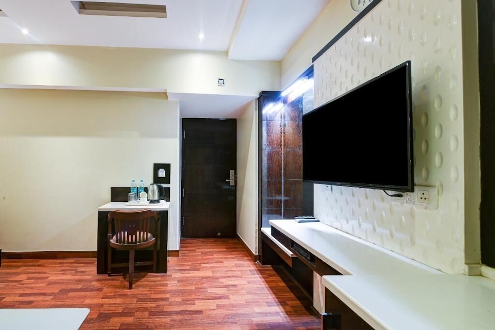 Hotel Geet Deluxe