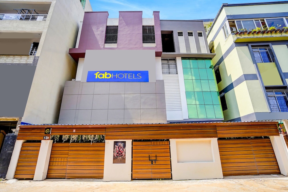 Fabhotel Dream Palace I