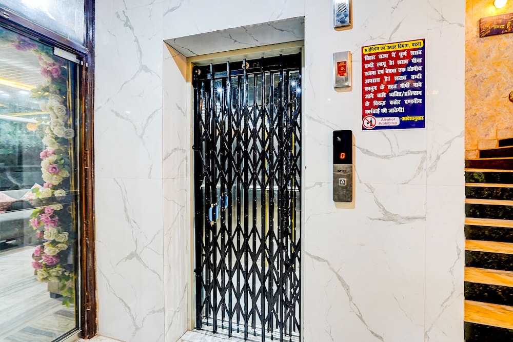 Fabhotel Dream Palace I
