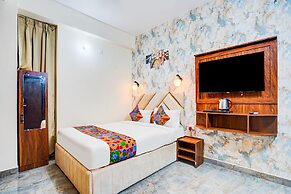 Fabhotel Dream Palace I