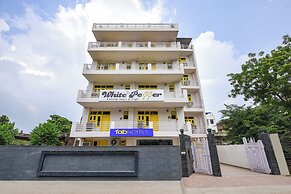 Fabhotel The White Pepper