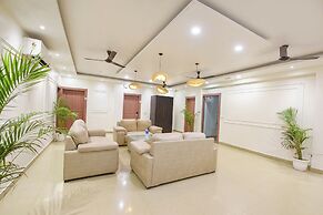 Fabhotel The White Pepper
