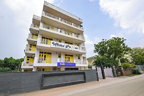 Fabhotel The White Pepper