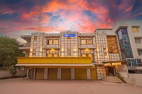 Fabhotel Bridge