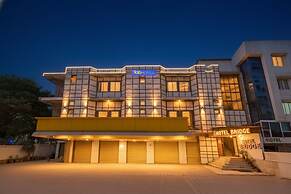 Fabhotel Bridge