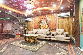 Fabhotel Rahi Crown