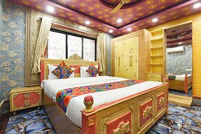 Fabhotel Rahi Crown