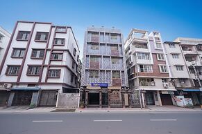 Fabhotel Rahi Crown