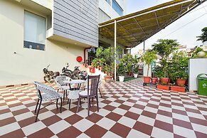 Fabhotel Shiv Palace