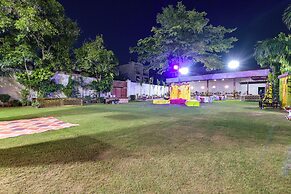 Fabhotel Shiv Palace