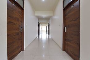 Fabhotel Shiv Palace