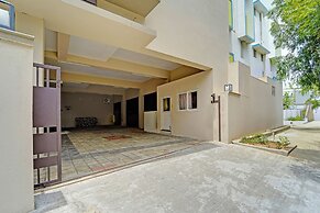 Fabhotel Praneeth Residency