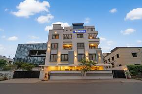Fabhotel Royal Inn I