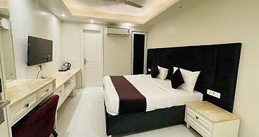 Fabhotel Lands Inn