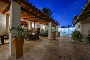 Blue Makini Villa in Noord