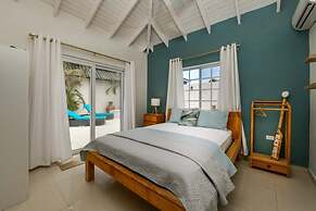 Blue Makini Villa in Noord