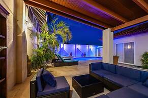 Blue Makini Villa in Noord