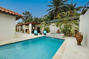 Blue Makini Villa in Noord