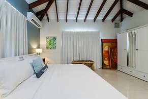 Blue Makini Villa in Noord