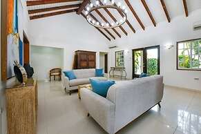 Blue Makini Villa in Noord