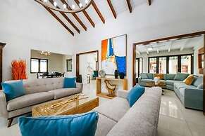 Blue Makini Villa in Noord